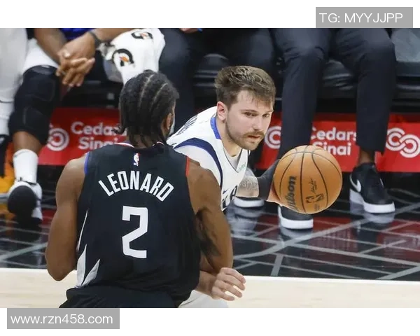 8月18日快船与独行侠精彩对决直播全程回顾与赛后分析