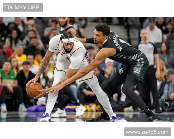 马刺与湖人激战三分线外超远投篮精彩瞬间回顾